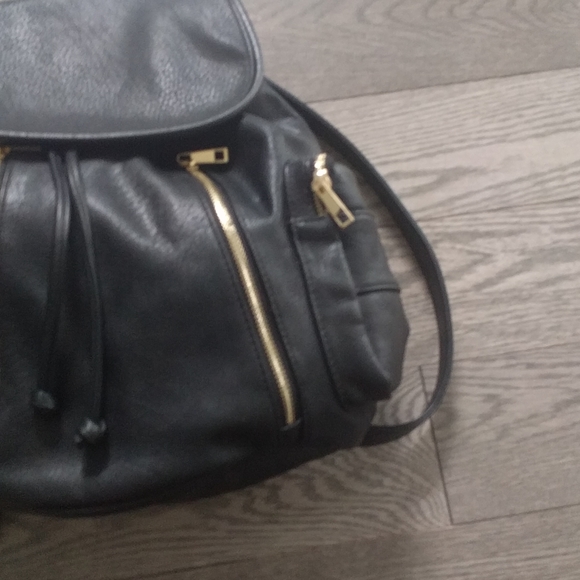 Beautiful bag by forever 21🌸❤️🍀 - Picture 3 of 12